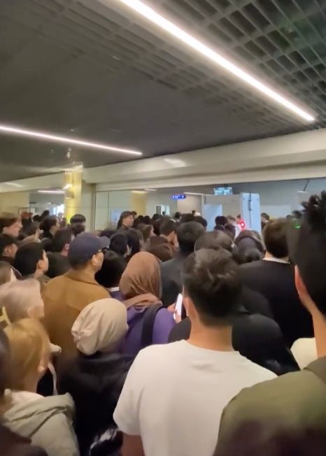 В метрополитене Алматы объяснили скопление пассажиров в утренний час пик 