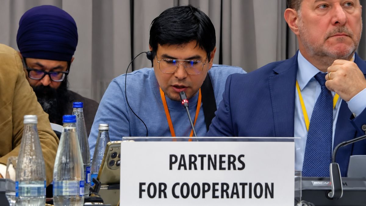 Турарбек Кусаинов (в центре) на конференции WHDC-2026