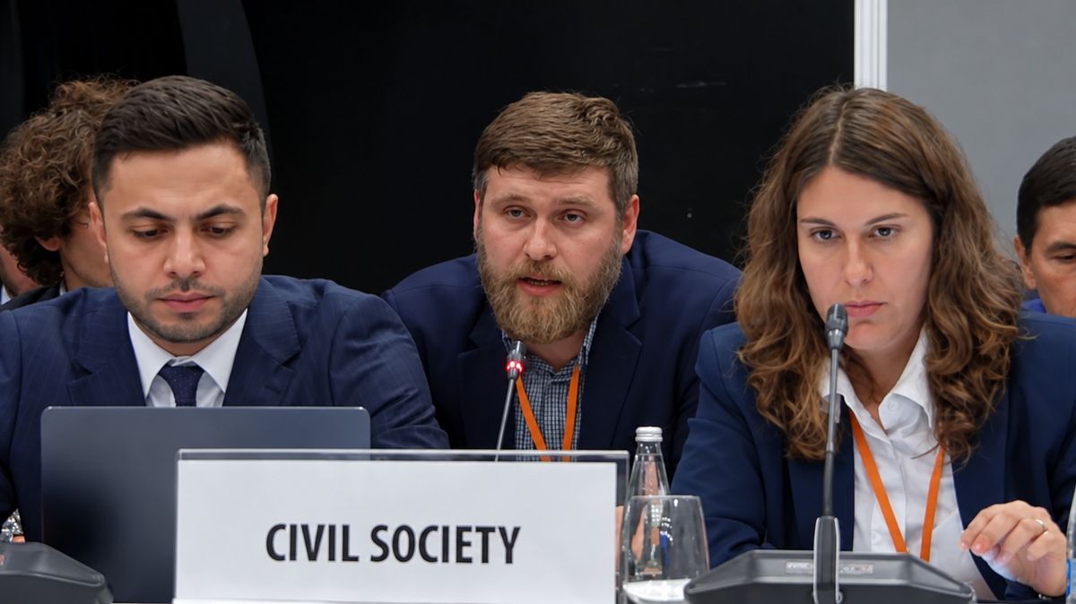 Роман Реймер (в центре) на конференции WHDC-2026