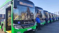 Пассажиров заталкивают в переполненные автобусы: что ответили в акимате Алматы