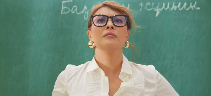 "Хотя бы назови милфой". Почему Дильназ Ахмадиеву обвинили в сексуализации учителей