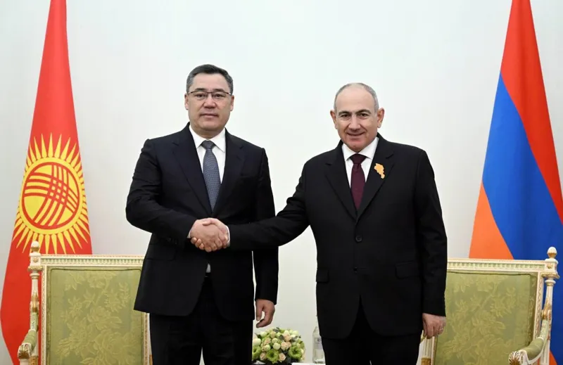 Садыр Жапаров и Никол Пашинян