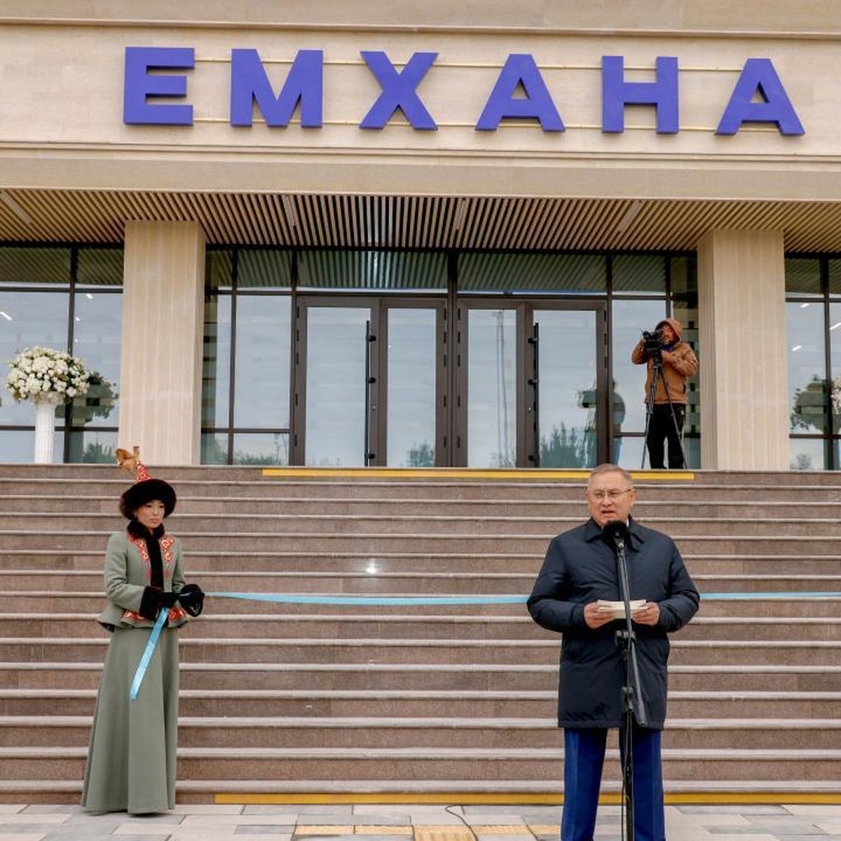 Аким региона Бейбит Исабаев на открытии поликлиники