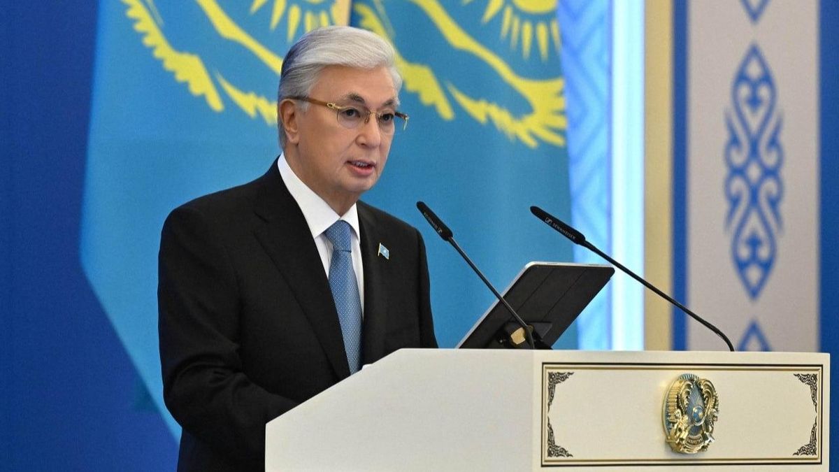 Токаев поздравил казахстанцев с Днём Республики