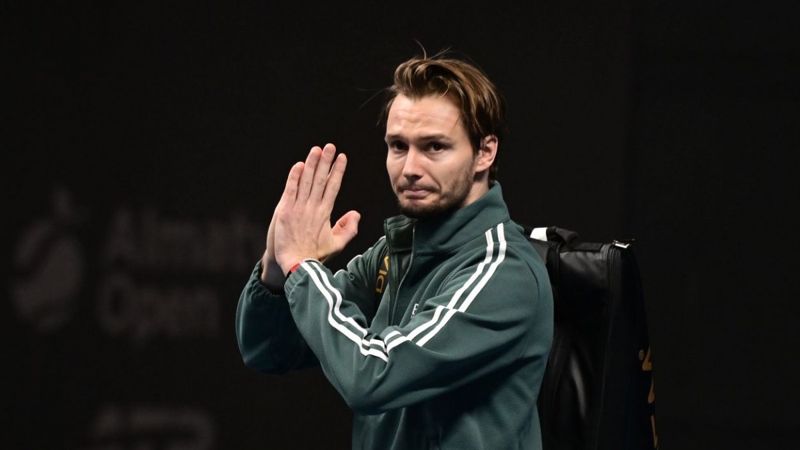 Александр Бублик не доиграл полуфинал Almaty Open из-за травмы