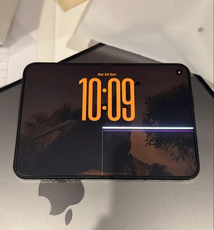 Сломанный экран iPhone Duo