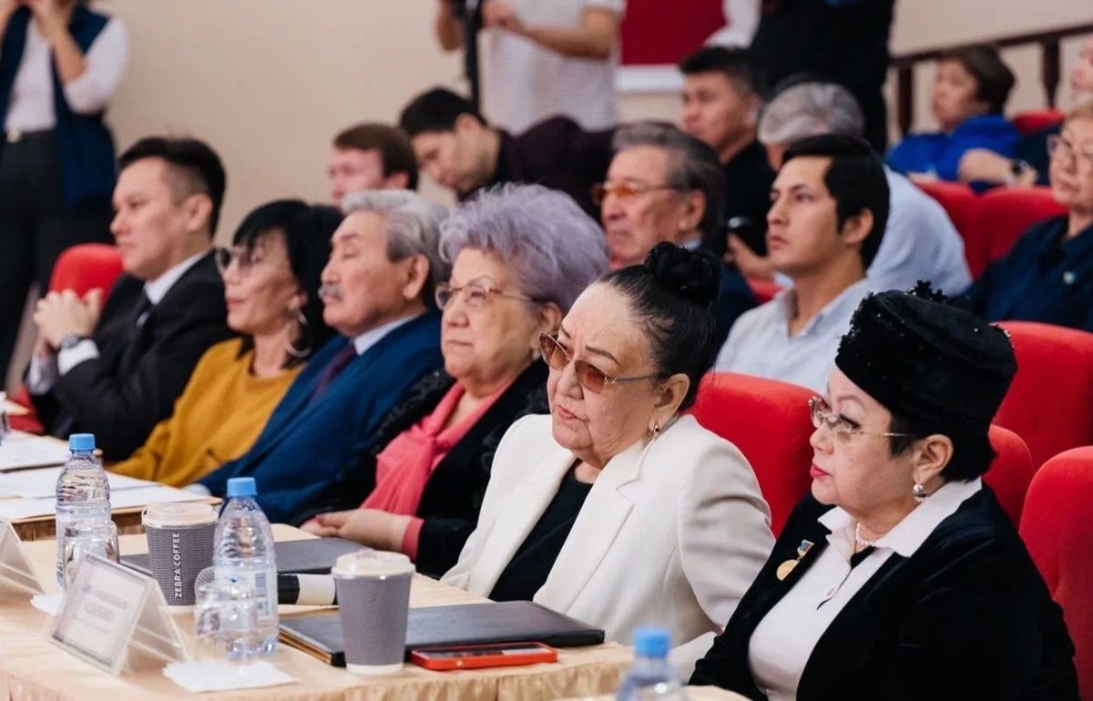 Жюри конкурса домбристов в Атырау